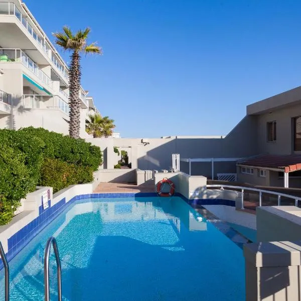 Dolphin Beach Hotel Self Catering Apartments: Bloubergstrand'da bir otel