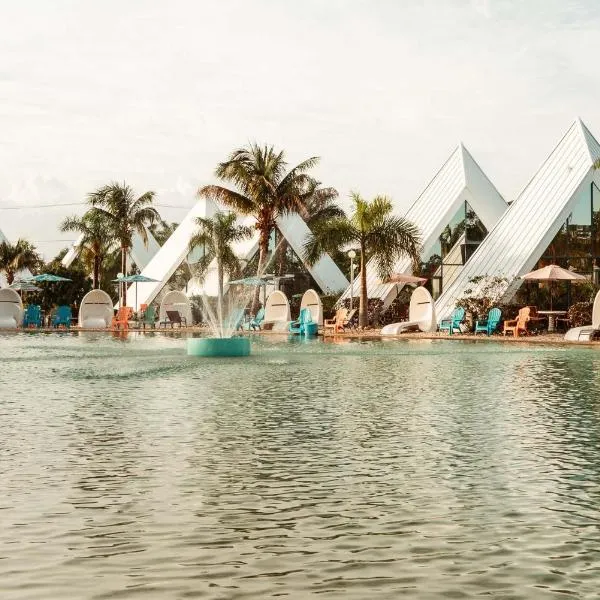 Pyramids in Florida, hotel v destinaci Estero