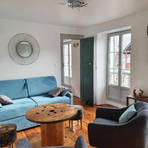 BEL APPARTEMENT LUCHON CENTRE WIFI - CLIMATISATION 6 COUCHAGES, hotel in Luchon