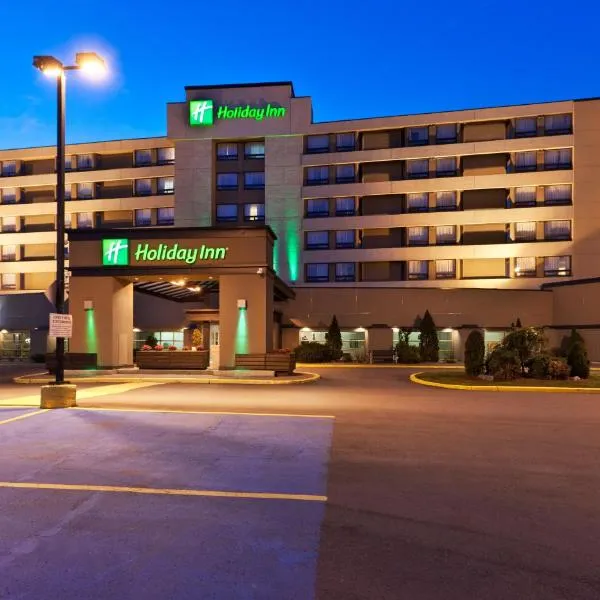 Viesnīca Holiday Inn Laval Montreal, an IHG Hotel pilsētā Lavala