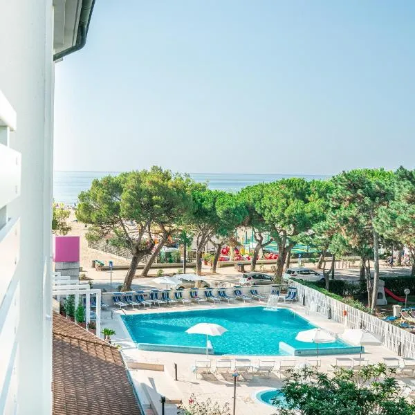 Hotel Bristol, khách sạn ở Lignano Sabbiadoro