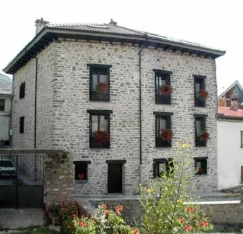 Viesnīca Apartamentos Casa Isabale pilsētā Yosa de Sobremonte