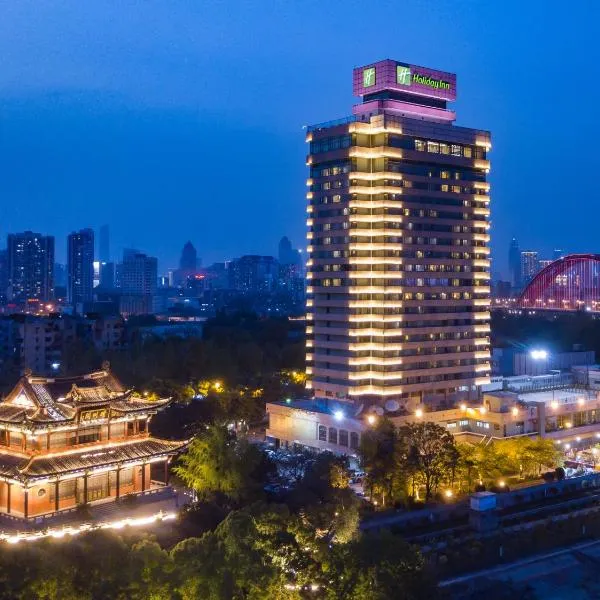 Holiday Inn Wuhan Riverside, an IHG Hotel, hótel í Wuhan