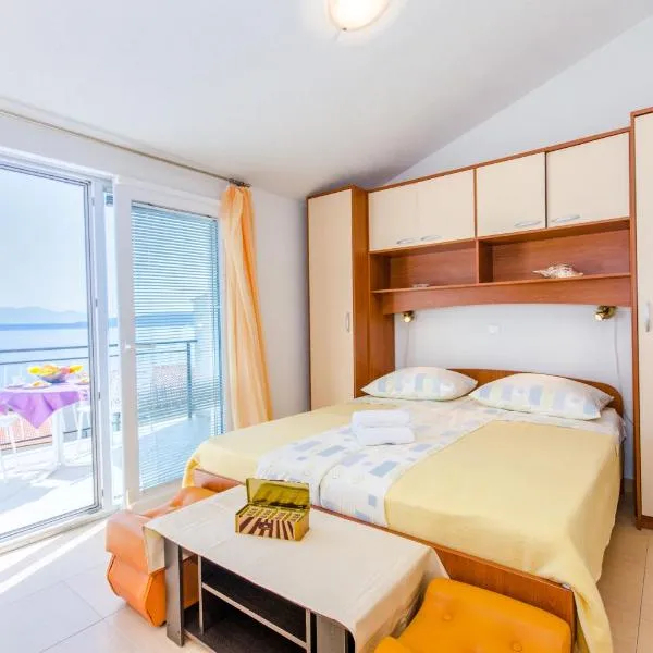 Knezovicapartments, hotell i Živogošće