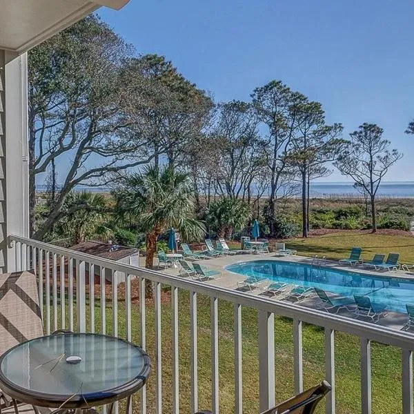 Direct Oceanfront Private Villa Overlooking Pool/Beach - South Forest Beach - Right next to Coligny Plaza, hotel in Hilton Head Island