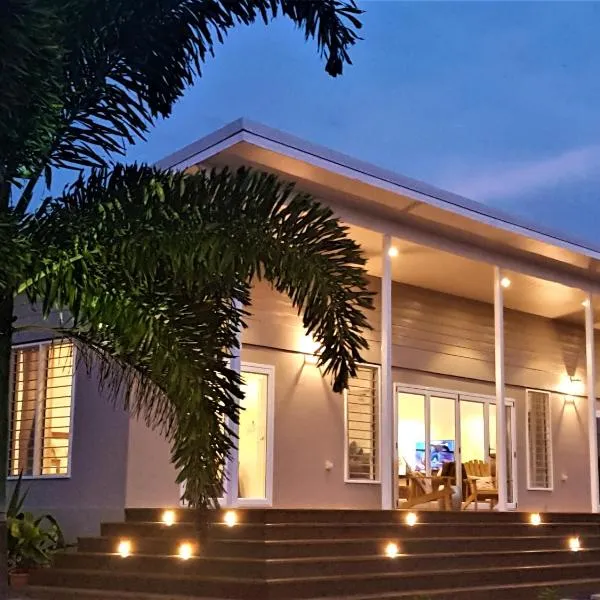 Luxury Beachside Home、Maninoaのホテル
