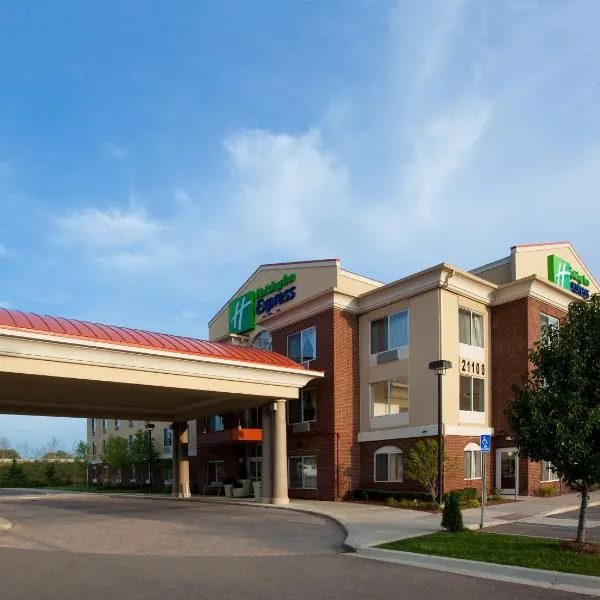 Holiday Inn Express Hotel & Suites Detroit - Farmington Hills, an IHG Hotel, hotel di Northville