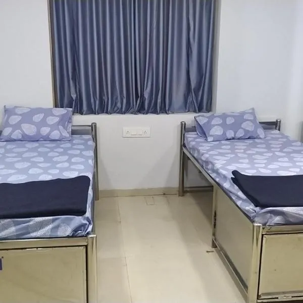 Shiv Sai Dormitory, hotel in Vadodara