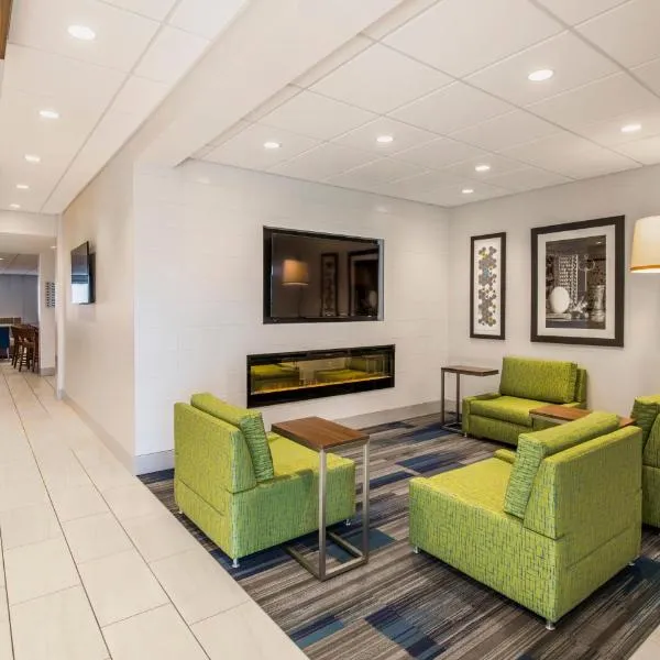 Holiday Inn Express Airdrie by IHG, hotel en Airdrie