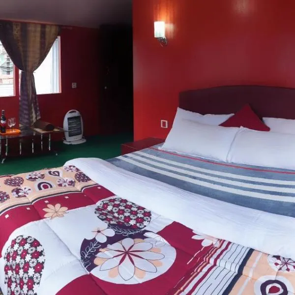 Lama Hotel - Cafe De Himalaya: Lukla şehrinde bir otel