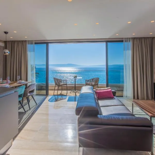 BEACH FRONT VILLA FRAN - DELUXE PENTHOUSE SUITE with private pool, hotel v destinaci Crikvenica