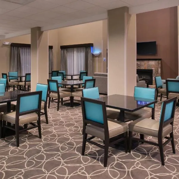 베이커스필드에 위치한 호텔 Holiday Inn Express & Suites Bakersfield Airport, an IHG Hotel