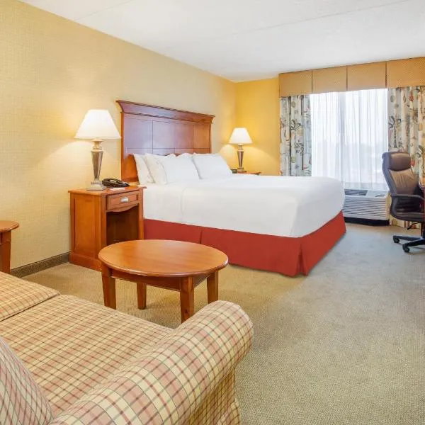 Holiday Inn Express & Suites Bloomington, an IHG Hotel、ブルーミントンのホテル