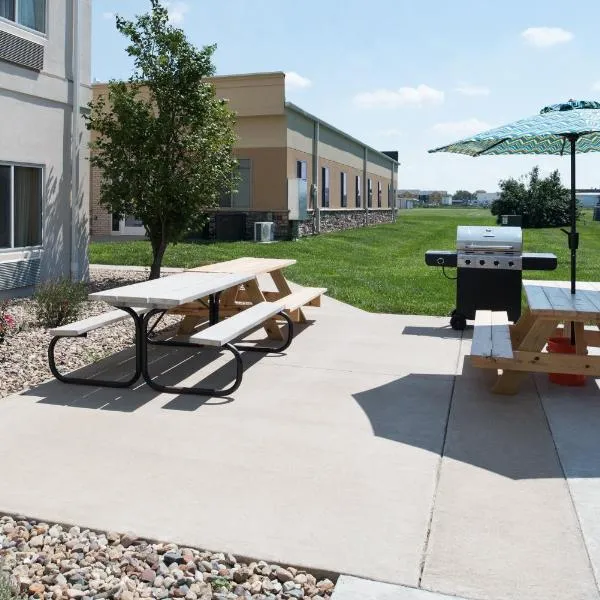 Holiday Inn Express Hotel & Suites Burlington by IHG, hotel in Burlington