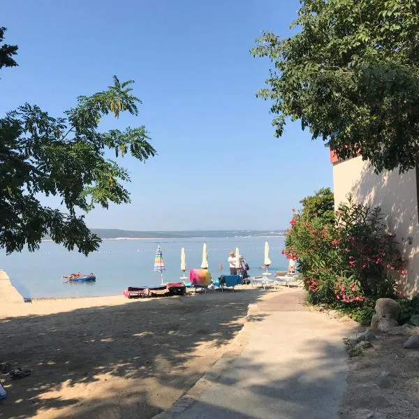 Little villa Tony- Center 40m beach Crikvenica, hotel v destinaci Crikvenica