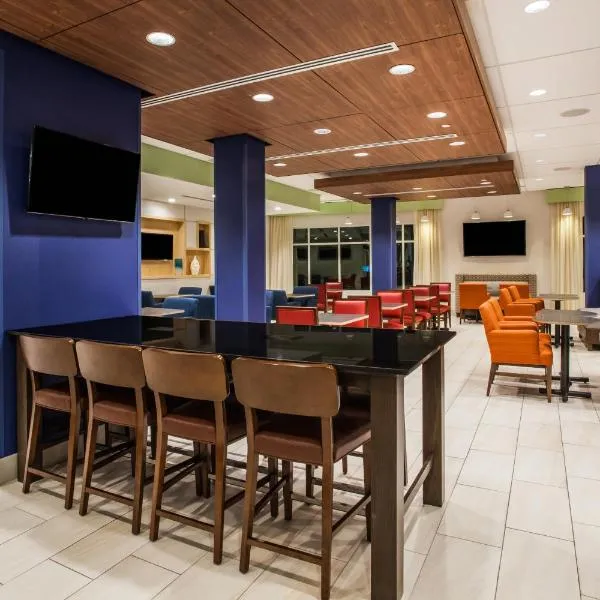 Holiday Inn Express & Suites Lexington Park California by IHG, hotel i California City