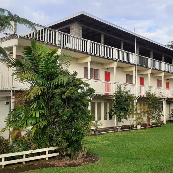 Dave Parker Eco Lodge Hotel, hotel en Fuailalo