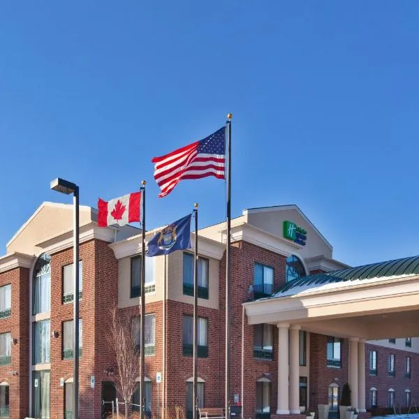 Holiday Inn Express Hotel & Suites - Novi, an IHG Hotel: Northville şehrinde bir otel