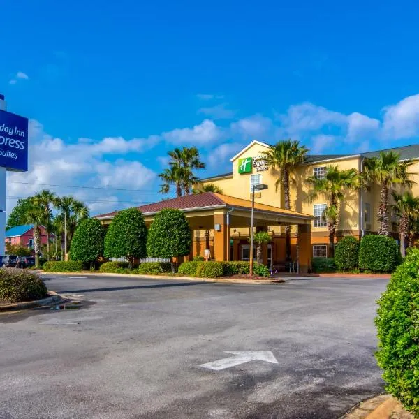 Holiday Inn Express Destin E - Commons Mall Area, an IHG Hotel, хотел в Дестин