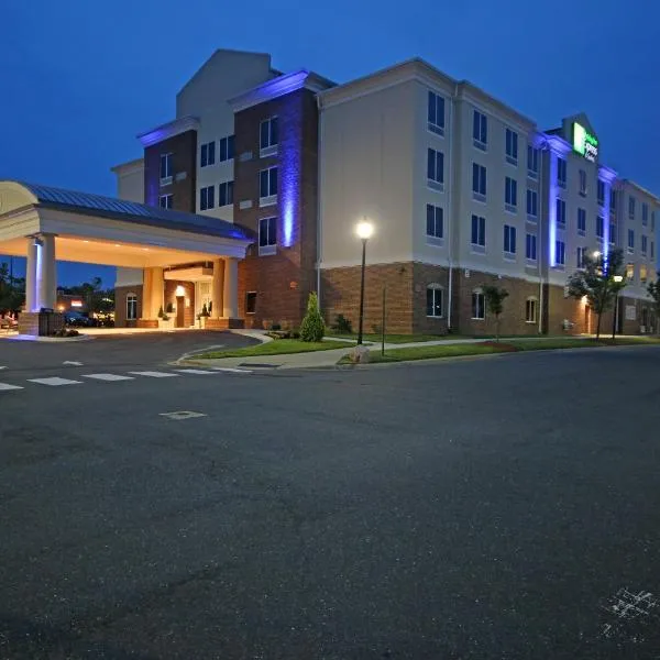 유니버시티 플레이스에 위치한 호텔 Holiday Inn Express & Suites Charlotte North, an IHG Hotel