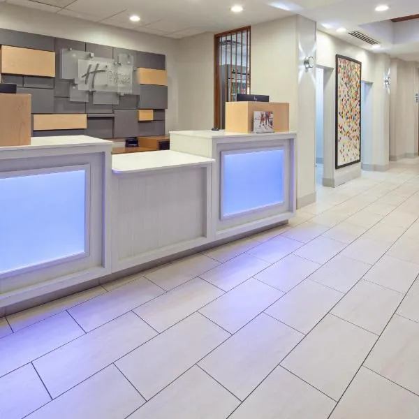 克洛维斯弗雷斯诺地区智选假日酒店及套房，位于克洛维斯的酒店