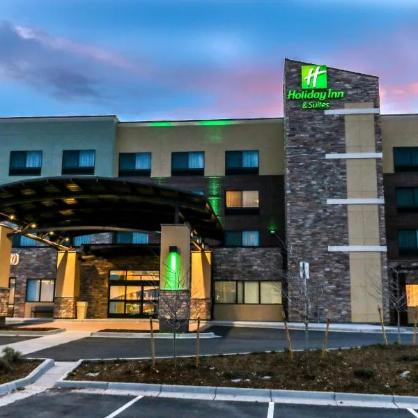 Holiday Inn & Suites Denver Tech Center-Centennial, an IHG Hotel، فندق في كونتينيال