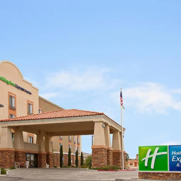 Holiday Inn Express Hotel & Suites Twentynine Palms, an IHG Hotel, מלון בטוונטיניין פאלמס