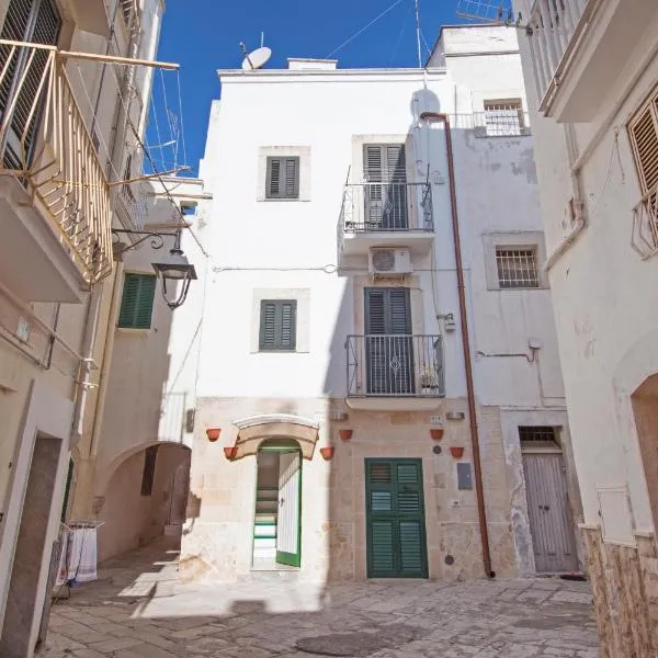 Palazzo Pezzolla Apartments, hotel u gradu Monopoli