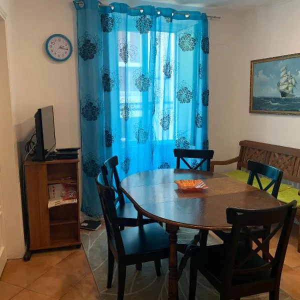 House and Rooms in Lisbon