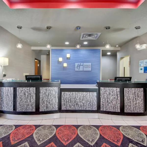 Holiday Inn Express and Suites Oklahoma City North, an IHG Hotel, viešbutis Oklahoma Sityje