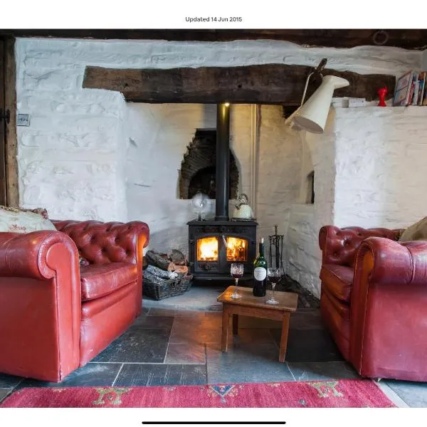 Ty Fferm Hen, The Ancient Farmhouse, hotel a Talybont