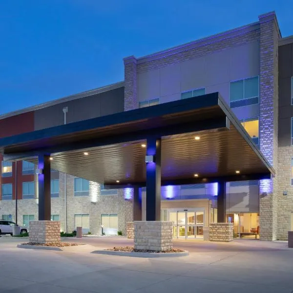 Holiday Inn Express & Suites Great Bend, an IHG Hotel, hotel in Hoisington