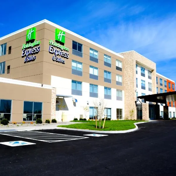 Holiday Inn Express & Suites Oswego, an IHG Hotel, hotel in Walker