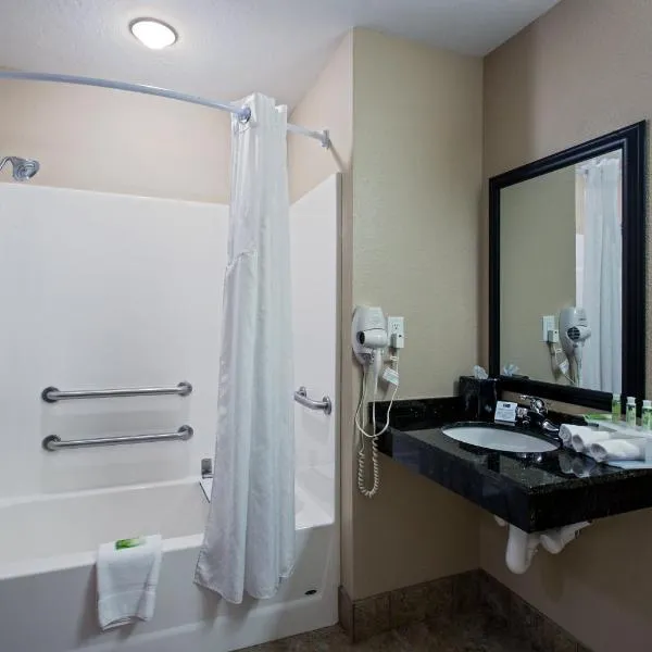 Holiday Inn Express & Suites - Green Bay East by IHG, hotel in Green Bay