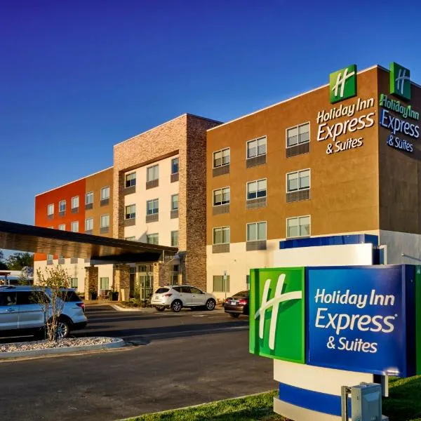 Holiday Inn Express & Suites Tulsa NE, Claremore, an IHG Hotel: Claremore şehrinde bir otel