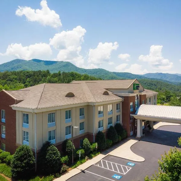 Holiday Inn Express & Suites Sylva / Dillsboro, an IHG Hotel, hotelli kohteessa Cullowhee