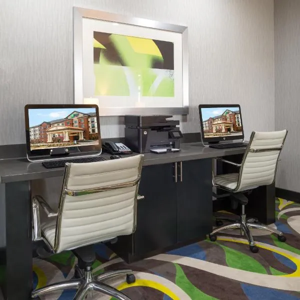 Holiday Inn Express and Suites Norman by IHG, hotel v destinaci Norman