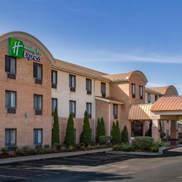 Holiday Inn Express Hotel & Suites Canton, an IHG Hotel, hotelli kohteessa Belleville