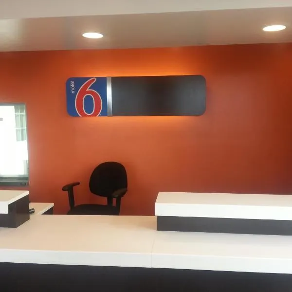 Motel 6 Bell Gardens, מלון בבל גרדנס