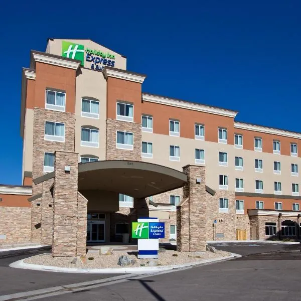Holiday Inn Express and Suites Denver East Peoria Street, an IHG Hotel, hotel v destinaci Commerce City