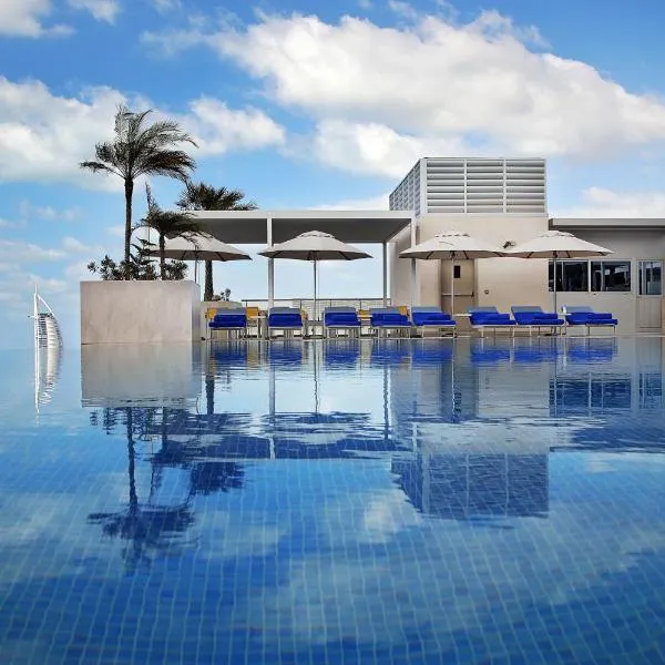 Grand Cosmopolitan Hotel, hotel v Dubaji