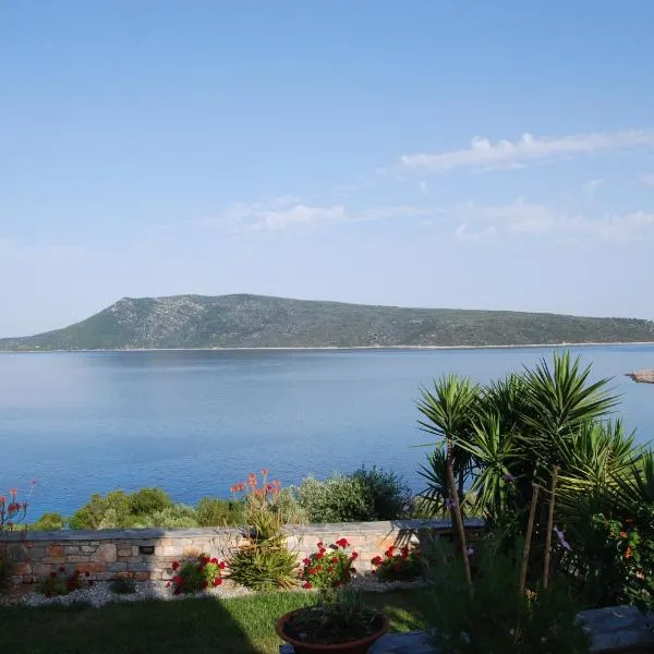 Vila Elena 1astoning view, hotel in Steni Vala Alonissos