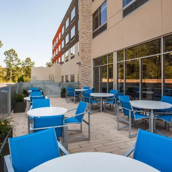 Holiday Inn Express Queensbury-Lake George Area by IHG, hotel in Queensbury