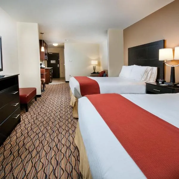 Holiday Inn Express Hotel and Suites Pearsall by IHG, hotel v destinácii Pearsall