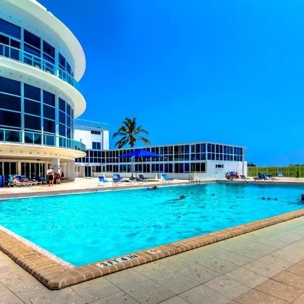 Castle 1733 Ocean view studio with direct beach access, pool, tennis & free parking, Hotel in Miami Beach