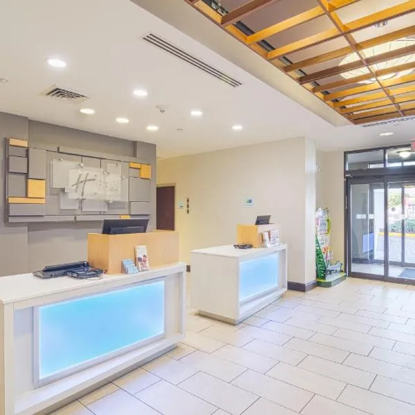Holiday Inn Express Hotel & Suites Tampa-USF-Busch Gardens by IHG、タンパのホテル