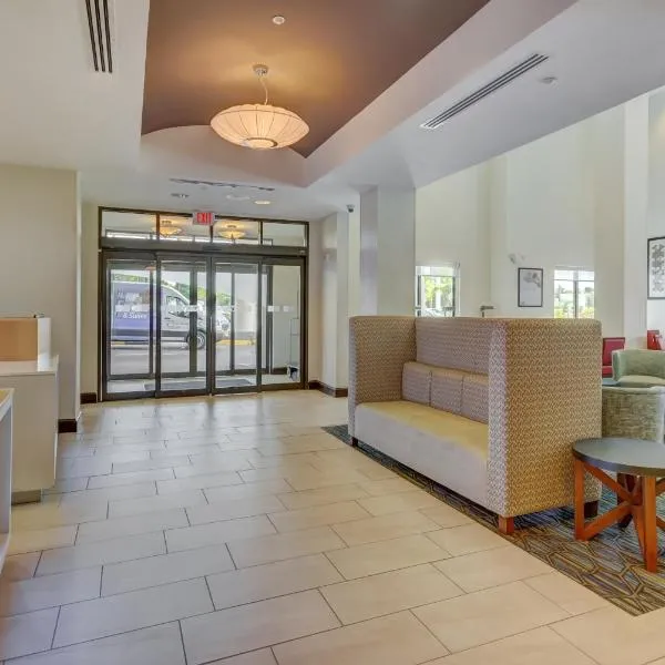 Holiday Inn Express Hotel & Suites Tampa-USF-Busch Gardens by IHG, hotel en Tampa