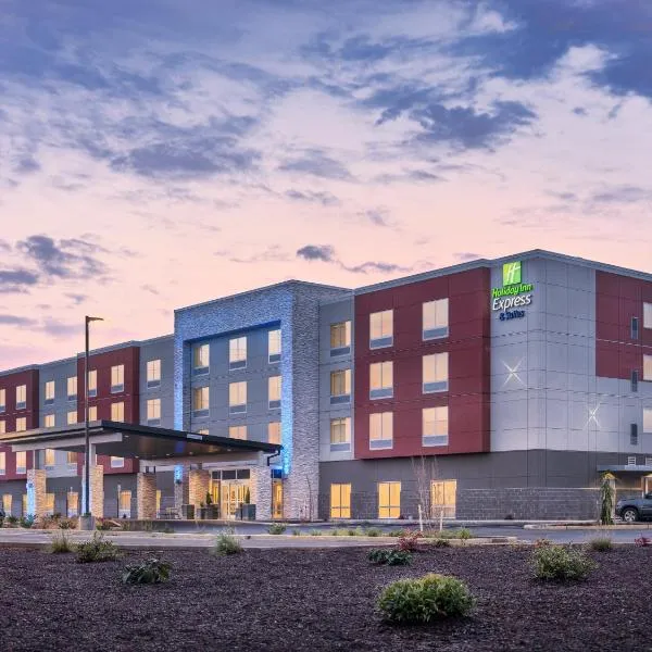 Holiday Inn Express & Suites Salem North - Keizer, an IHG Hotel, hotel in Woodburn