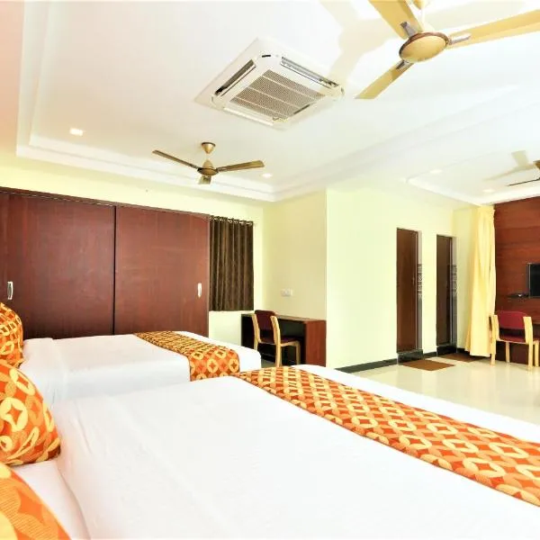 Hotel Ramcharan Residency, Tirupati، فندق في تيروباتي