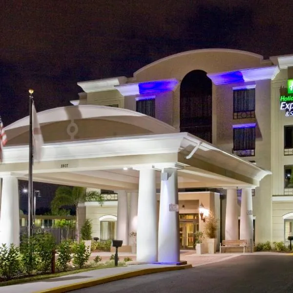 Holiday Inn Express Hotel & Suites Tampa-USF-Busch Gardens, an IHG Hotel、タンパのホテル